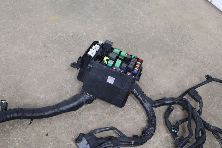 2008 Mitsubishi Lancer EVO Engine Fuse Box - Image 9