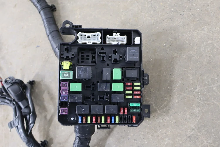 2008 Mitsubishi Lancer EVO Engine Fuse Box - Image 4